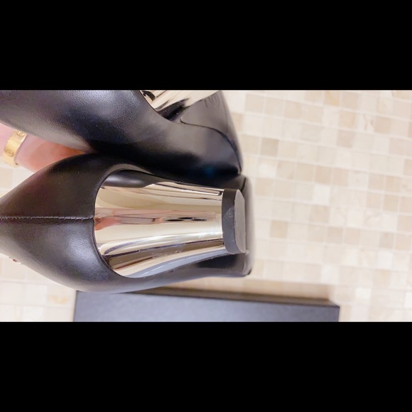 Chanel 18b cap-toe black lambskin pumps shoes 6 - Picture 7 of 7